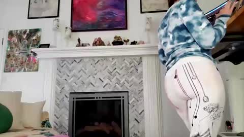 Aurora Willows online show from February 3, 2025, 3:27 pm