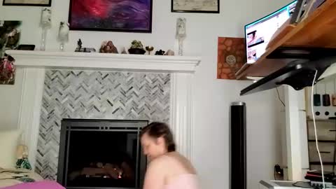 Aurora Willows online show from February 4, 2025, 12:00 pm