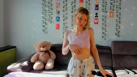 Kira online show from February 19, 2026, 5:36 am