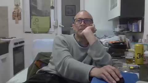 Snapshot of 1973man chatting on March 25, 2026, 10:49 pm 1973man online show from March 25, 2026, 10:49 pm