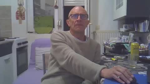 Snapshot of 1973man chatting on April 26, 2026, 10:18 pm 1973man online show from April 26, 2026, 10:18 pm
