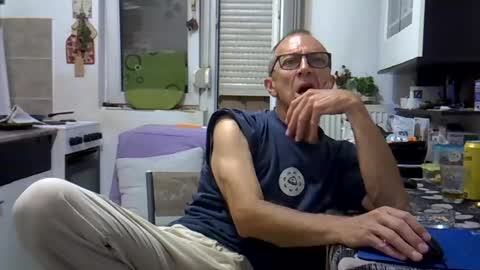Snapshot of 1973man chatting on June 21, 2026, 12:02 am 1973man online show from June 21, 2026, 12:02 am