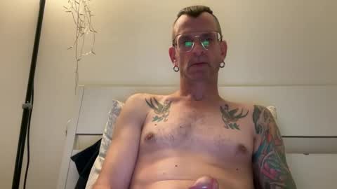 Snapshot of 1_hot_minute chatting on June 1, 2026, 7:37 pm J online show from June 1, 2026, 7:37 pm