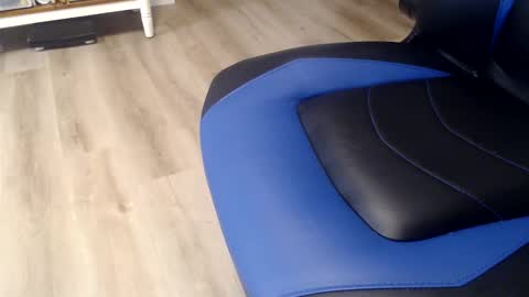 i erupt if you suck ur nipples 4 me and look at the camera while watching me online show from January 16, 2026, 1:15 pm