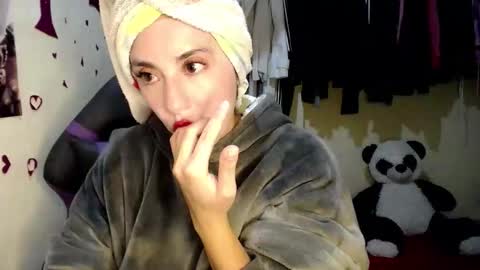 1kandylove online show from September 16, 2025, 2:34 am