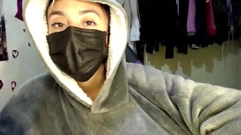 1kandylove online show from September 18, 2025, 10:06 am