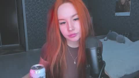 Snapshot of 1loly chatting on December 4, 2025, 7:06 am Amy online show from December 4, 2025, 7:06 am