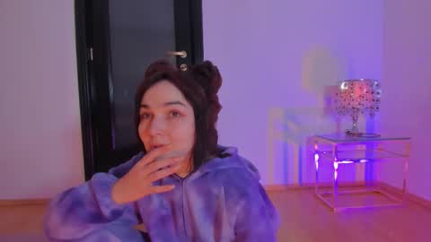 Snapshot of 1munique chatting on February 9, 2026, 10:41 am Moona online show from February 9, 2026, 10:41 am