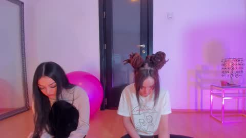 Snapshot of 1munique chatting on February 13, 2026, 6:31 am Moona online show from February 13, 2026, 6:31 am