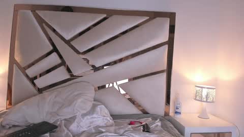 Snapshot of 1naughty_milf chatting on December 15, 2024, 2:59 pm Luisa online show from December 15, 2024, 2:59 pm