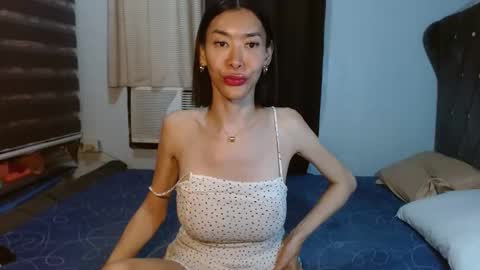 1perfectmodel online show from May 18, 2026, 3:29 pm