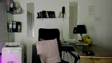 1sweetvaleria1 online show from June 10, 2026, 1:17 am