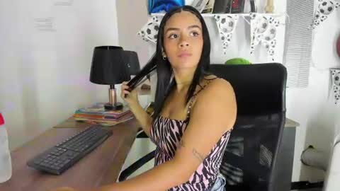 1sweetvaleria1 online show from July 8, 2026, 12:59 am