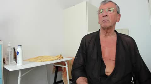 Snapshot of 200gentleman chatting on May 10, 2026, 10:53 am Henk online show from May 10, 2026, 10:53 am