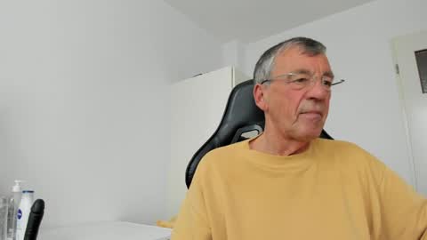 Snapshot of 200gentleman chatting on May 20, 2026, 12:33 pm Henk online show from May 20, 2026, 12:33 pm