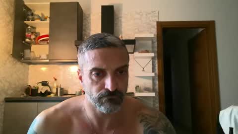 Snapshot of 22colin22 chatting on January 2, 2025, 2:57 pm Nik online show from January 2, 2025, 2:57 pm
