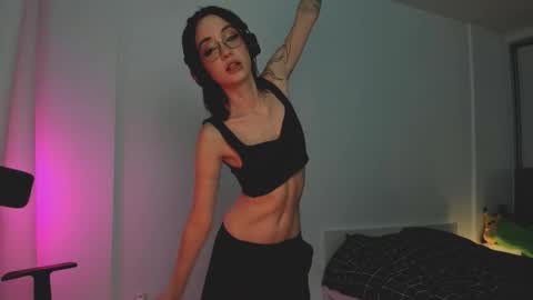 Snapshot of 2b_ chatting on November 2, 2025, 3:42 am Sasha weekend from 14 to 27 November online show from November 2, 2025, 3:42 am