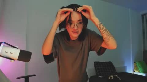 Snapshot of 2b_ chatting on November 4, 2025, 11:59 pm Sasha weekend from 14 to 27 November online show from November 4, 2025, 11:59 pm