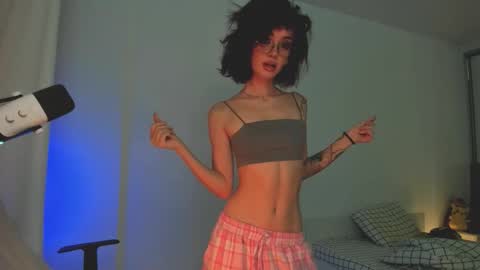 Snapshot of 2b_ chatting on November 30, 2025, 3:32 am Sasha weekend from 14 to 27 November online show from November 30, 2025, 3:32 am