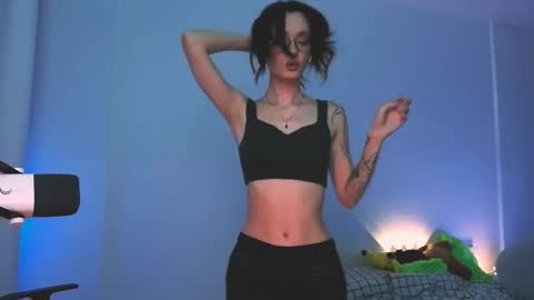 Snapshot of 2b_ chatting on February 1, 2026, 3:38 am Sasha weekend from 14 to 27 November online show from February 1, 2026, 3:38 am