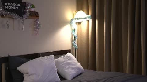 Snapshot of 2girls_1dream chatting on December 17, 2025, 6:41 am Elley online show from December 17, 2025, 6:41 am