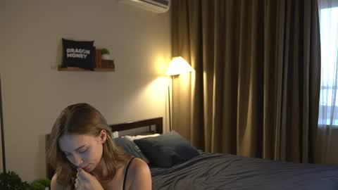 Snapshot of 2girls_1dream chatting on February 18, 2026, 2:35 pm Elley online show from February 18, 2026, 2:35 pm