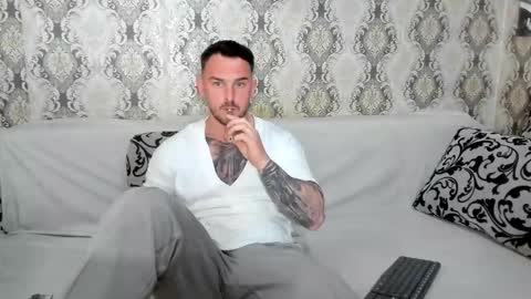 2sexymuscles online show from April 15, 2026, 7:58 pm
