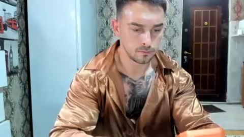 2sexymuscles online show from June 21, 2026, 8:33 pm