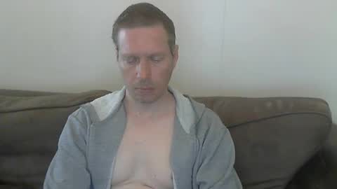 2small4you83 online show from June 18, 2026, 4:22 pm