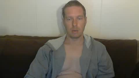 2small4you83 online show from June 20, 2026, 6:22 pm