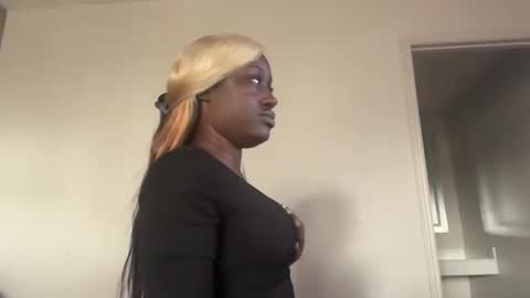 GamerBaddieLux online show from November 5, 2025, 8:42 pm