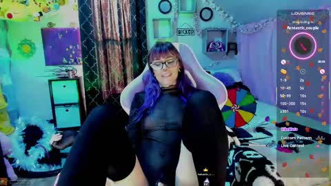 Mo online show from December 2, 2025, 4:02 pm