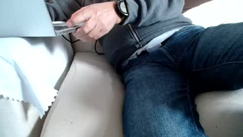 F E L I X -  -  F O ll O W      M E  online show from December 27, 2024, 2:43 pm