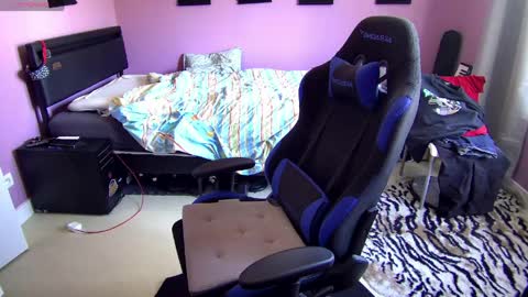 Larese Carlo online show from April 24, 2026, 9:45 am