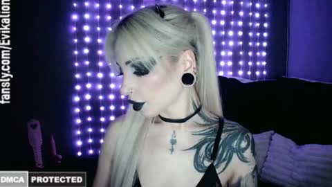 Eva online show from April 18, 2026, 1:31 am