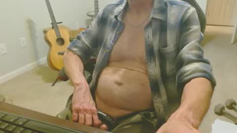 6stringer62 online show from February 19, 2025, 1:51 am