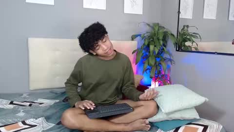 Snapshot of 777_jmz chatting on February 18, 2025, 10:58 pm 777_jmz online show from February 18, 2025, 10:58 pm