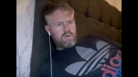 Snapshot of 81jonnyx chatting on December 27, 2024, 4:43 pm 81jonnyx online show from December 27, 2024, 4:43 pm