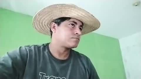 9vinhocamshow online show from January 4, 2025, 11:54 am