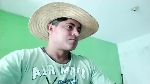 9vinhocamshow online show from February 12, 2025, 12:12 pm