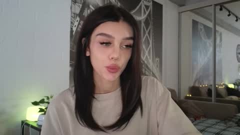 Snapshot of 9west chatting on September 15, 2025, 10:37 am KARINA online show from September 15, 2025, 10:37 am