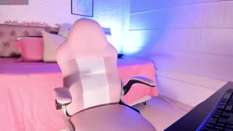 Aby online show from November 25, 2025, 1:11 pm