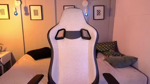 abigaill online show from December 14, 2024, 4:56 am