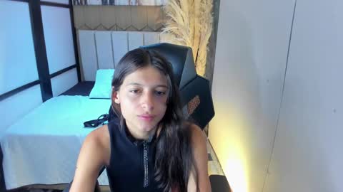 Snapshot of _agathaargent chatting on March 13, 2026, 9:43 pm Agatha online show from March 13, 2026, 9:43 pm