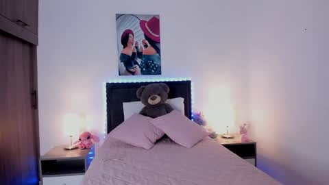 _alana_grey_ online show from May 18, 2026, 5:19 pm