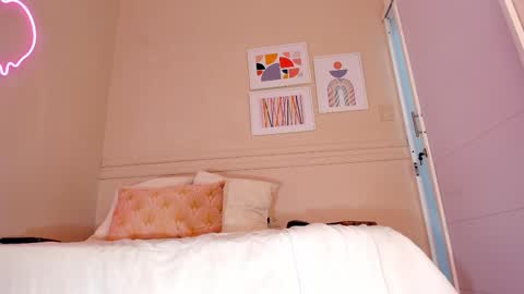 _aleja_x online show from September 18, 2025, 12:07 pm