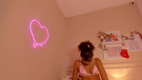 _aleja_x online show from December 20, 2025, 3:19 pm