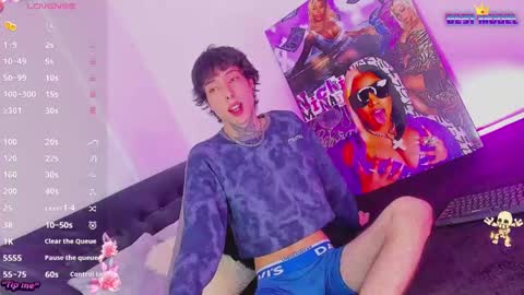 Snapshot of _alexblunt_ chatting on December 9, 2024, 12:23 am _alexblunt_ online show from December 9, 2024, 12:23 am