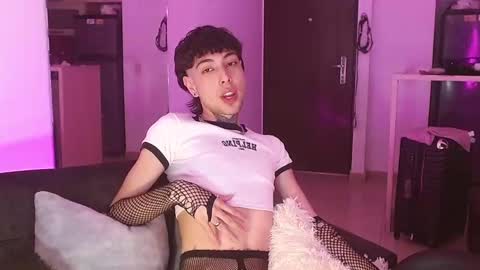 Snapshot of _alexblunt_ chatting on December 12, 2024, 6:14 am _alexblunt_ online show from December 12, 2024, 6:14 am