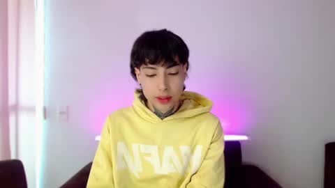 Snapshot of _alexblunt_ chatting on December 23, 2024, 4:39 pm _alexblunt_ online show from December 23, 2024, 4:39 pm